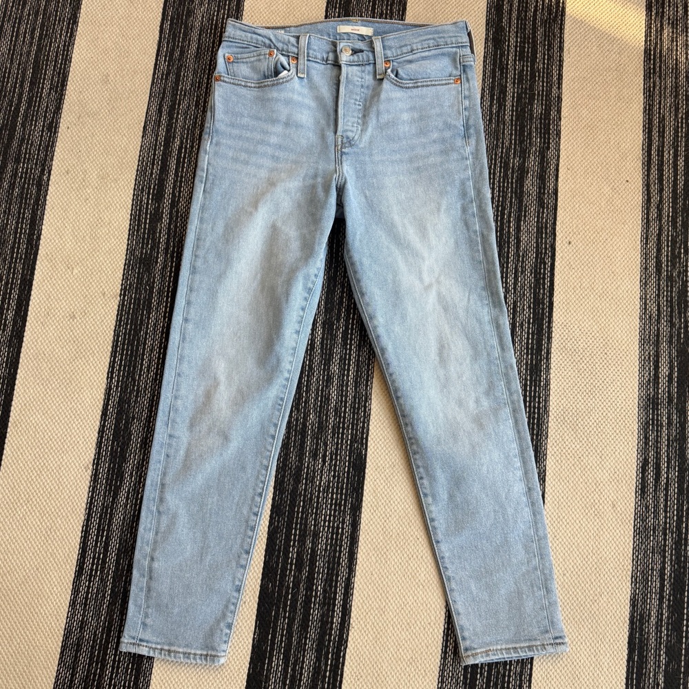 Levi's  Jeans Womens Wedgie‎  High Waist Button Fly Size: 27